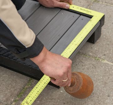 Sjekk at alt er i vinkel på putekasse Sjekk at alt er i vinkel på putekasse benk